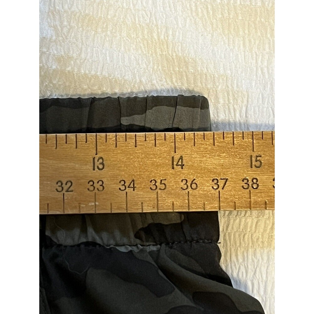 Athleta Mesh Racer 4” Camo Running Shorts in Size Small Lined Athleisure Active - Picture 6 of 8